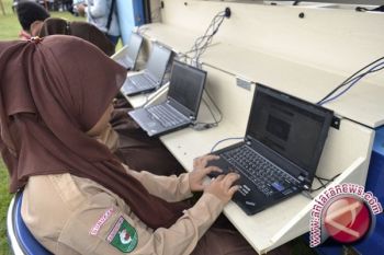 Sekolah Di Barut Diberikan Komputer Dan Internet 