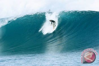 Mentawai Tarik Wisatawan Dengan Kejuaraan Selancar