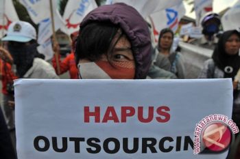 Buruh Yogyakarta minta sistem alih daya dikaji
