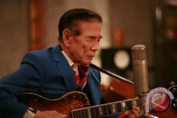 Penyanyi Yoshio Tabata Meninggal di Usia 94