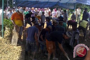 Empat korban penembakan di Musi Rawas dimakamkan
