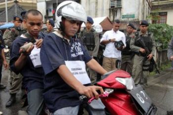 Tujuh Tersangka Teroris Rekonstruksi Tiga Tempat di Solo