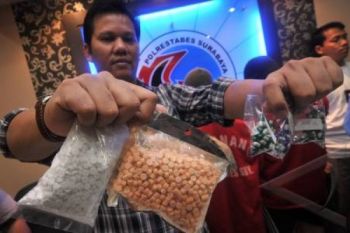 Tukang Sayur Penjual Ratusan Pil Ekstasi Ditangkap 