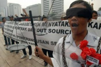 Pekerja "Outsourcing" Berhak Dapat Jaminan Sosial