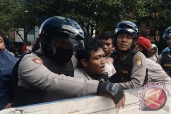 DEMONSTRAN APEC DITANGKAP