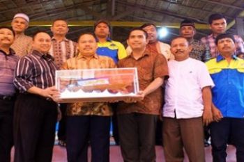 Cinderamata Buat Akseptor KB/Foto Joko Sulistyo