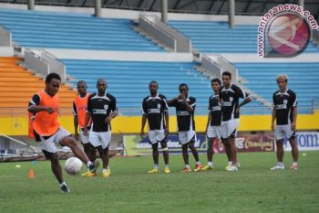 Persipura Uji Coba Lapangan