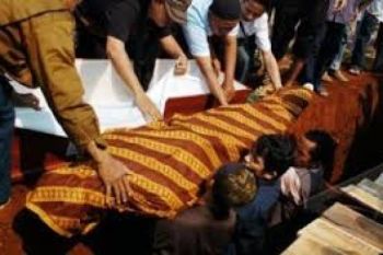 Jenazah Teroris Abu Roban Dimakamkan di Batang