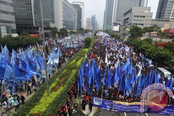 Buruh Semarang Tuntut UMK Rp2,274 Juta