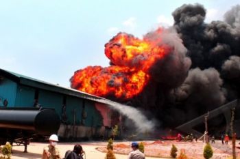 Pabrik PT Indah Sari Terbakar