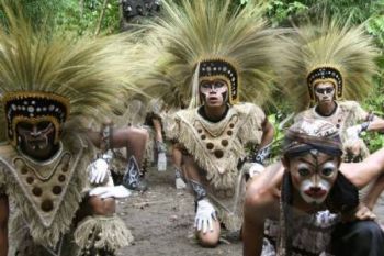 13 Kelompok Kesenian Ikuti Festival Topeng Ireng