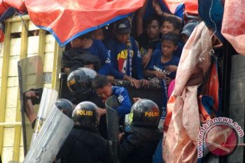 Bentrok Suporter PSIS, Panser Biru &amp; Snex Dilebur