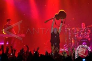 "Air Supply" sapa penggemar fanatiknya di Bali