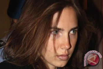 Amanda Knox Tulis Memoar  Pembunuhan Sensasional