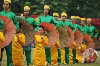 Tari payung pesona masyarakat Kota Vratza Bulgaria