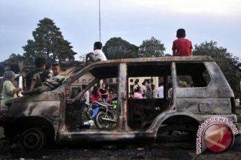 Pengamat duga teror pembakaran mobil termasuk strategi "firehouse of falsehood"