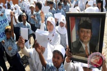 Puluhan siswa Sekolah Gajah Wong surati Presiden