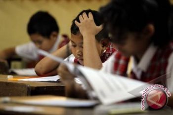 Mengalihkan dana ujian nasional
