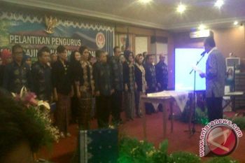 Gubernur Sultra Kukuhkan Pengurus Dekranasda 2013-2018