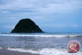 Banyuwangi promosikan  Pulau Merah melalui kompetisi selancar