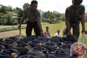 Polisi Bongkar Penimbunan Minyak Tanah di Pekanbaru