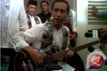  Gitar bas Jokowi akhirnya jadi milik negara 