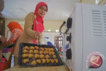 Pemkab Harapkan Perempuan Waykanan Kreatif Olah Ikan 
