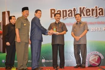 Lumentut  Laporkan Kegiatan APEKSI pada Mendagri  