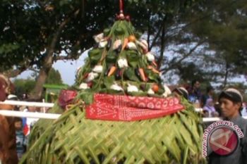Korban Merapi Dusun Ngepringan kirab "Bedhol Dusun" 