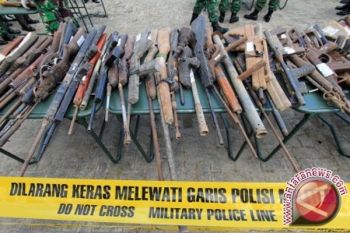  Warga Morotai serahkan 135 senjata api ke TNI
