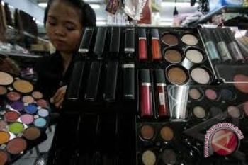 Orang tua perlu lakukan ini ketika anak laki-laki suka make-up