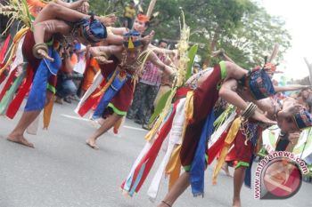 Fotografer Asing Terhipnotis Seni Budaya Kalteng  