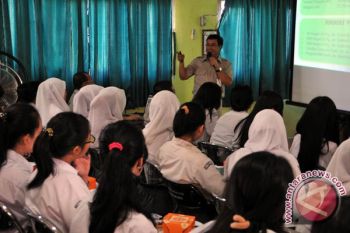 Direksi Pusri mengajar hingga ke Jawa Tengah 