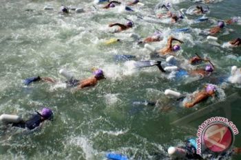 Atlet cacat penglihatan lintasi selat Pulau Pinang