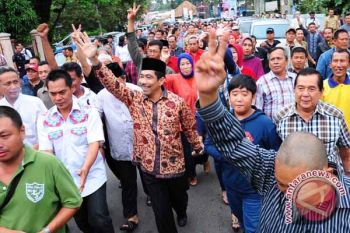 Romi ajak pendukung rayakan kemenangan di masjid 