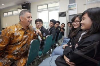 Direksi Angkasa Pura I Jadi Motivator SMA