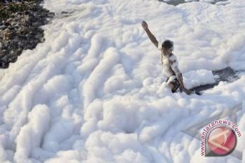 Perahu Pendeteksi Limbah Otomatis Karya Mahasiswa