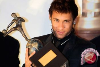  Neymar dikontrak Barcelona