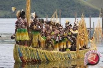 Keliling Danau Saat Festival Danau Sentani