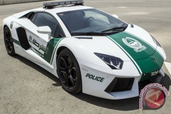 Inilah Polisi yang Bertugas Dengan Ferrari