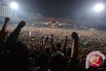 Enam pemimpin oposisi Malaysia diajukan ke pengadilan