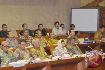 Karang Taruna Bagikan Sembako untuk Warga Waykanan