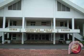Pelantikan Anggota DPRD Sulteng Ricuh 