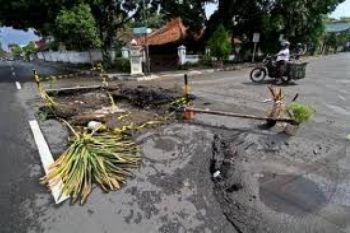 Jalan Tol Jakarta-Cikampek KM 47 Kembali Amblas