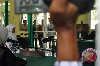 Hakim Tunda Vonis Guru Pencubit Murid