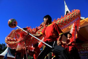 Sipasan dan Barongsai Meriahkan Pawai Kemerdekaan
