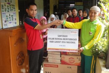Alfamart Santuni Panti Jompo di Indonesia