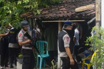 GELEDAH RUMAH