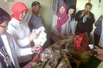 Istri Ganjar Kunjungi Pengrajin Kemajen