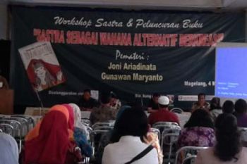 Berpuisi Tuntut Capaian Bahasa yang Kuat